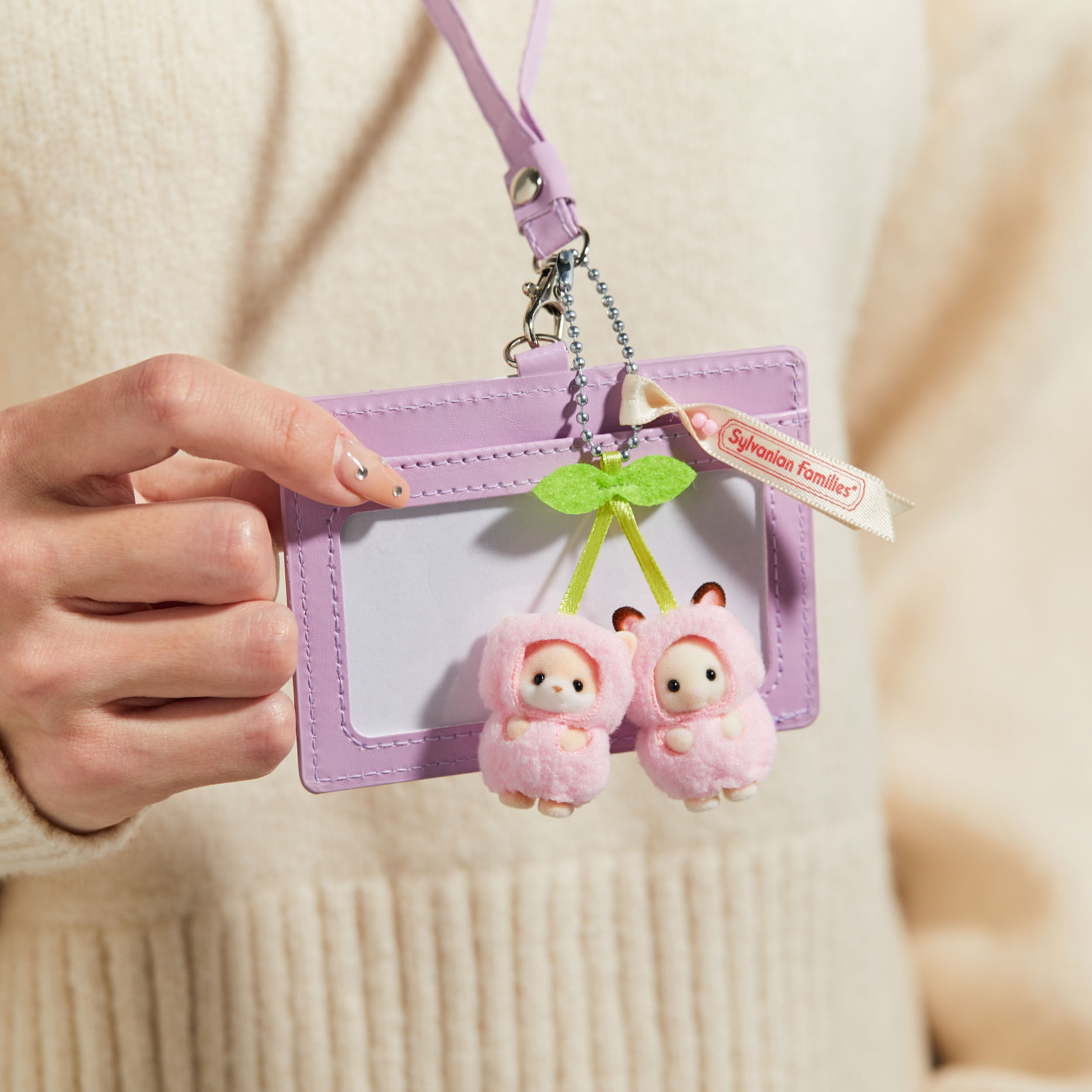 シルバニアファミリーキーチェーン ショコラウサギ＆フェネックの小さい赤ちゃん -さくらんぼ- / 雑貨・生活用品・アパレル - シルバニアファミリー オンラインショップ