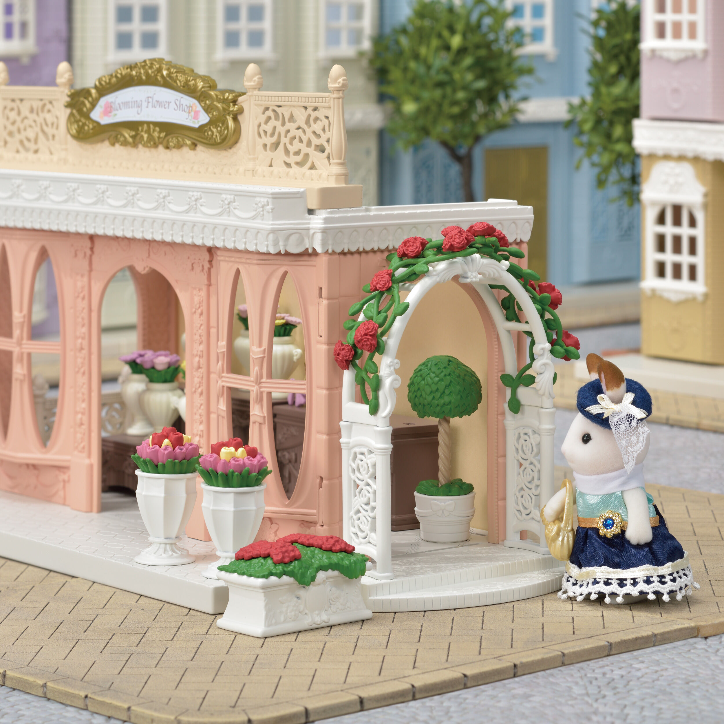 EPOCH - シルバニアファミリー　タウンシリーズ　ブティック　ペアセット　ローズアーチ Amazon | Calico Critters タウンシリーズ 家具セット ドール