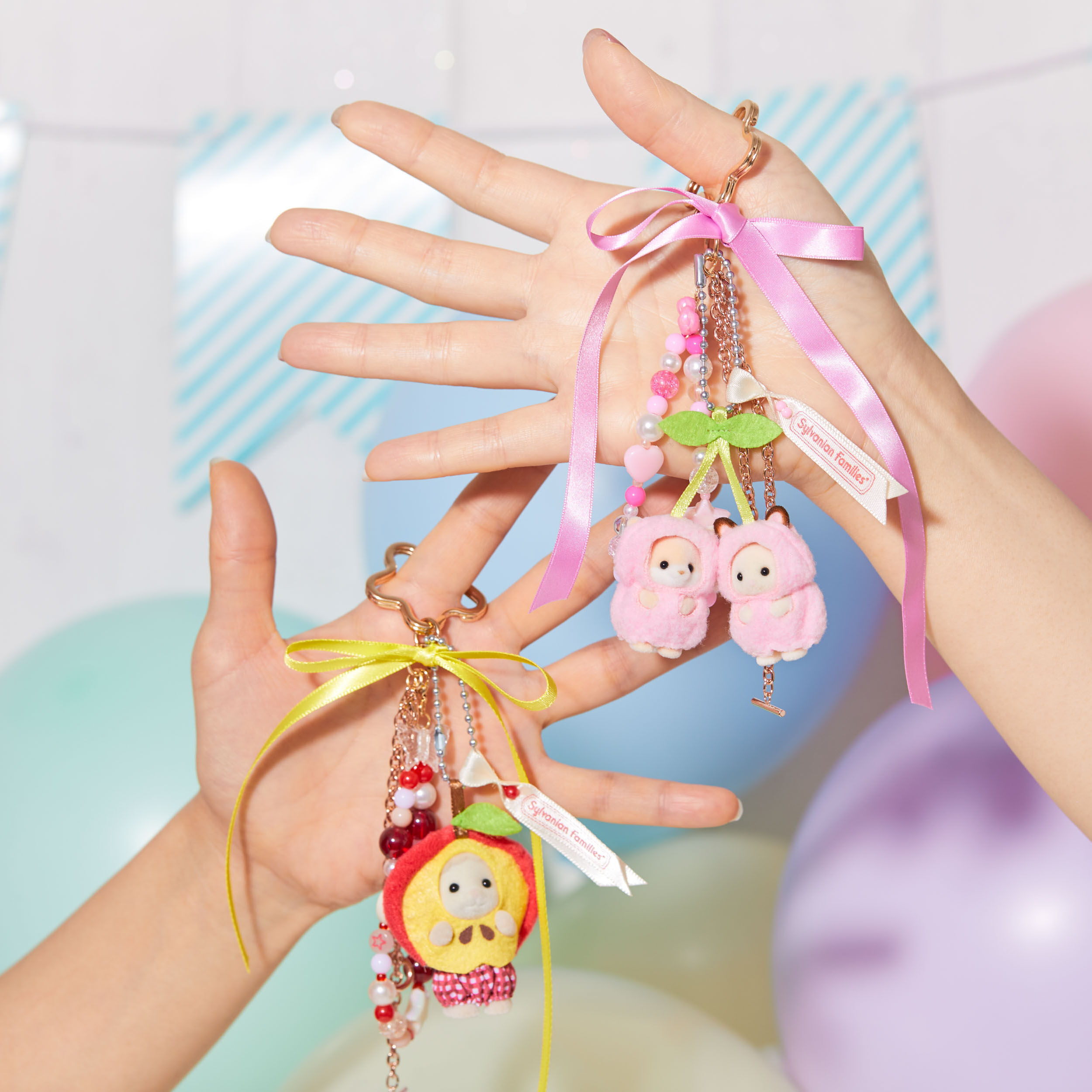 シルバニアキーチェーン ショコラウサギ＆フェネックの小さい赤ちゃんさくらんぼ4個 シルバニアファミリーキーチェーン ショコラウサギ・フェネックの