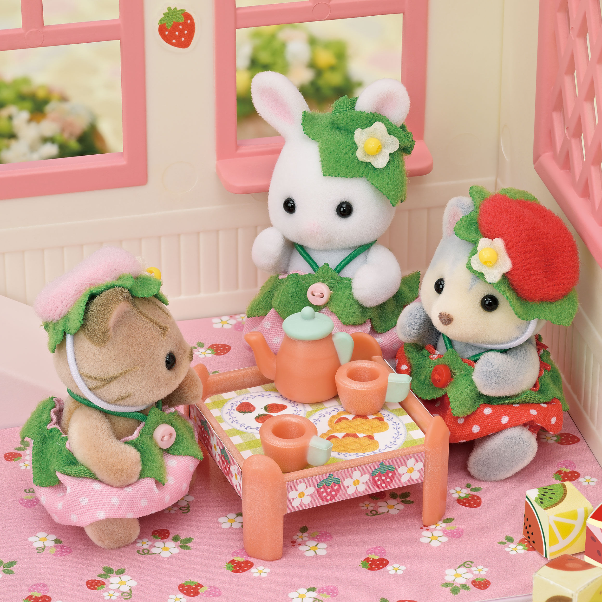 セール 登場から人気沸騰 いちごのナーサリールーム / シルバニアファミリーオンラインショップ - 家具と人形セット シルバニアファミリー
