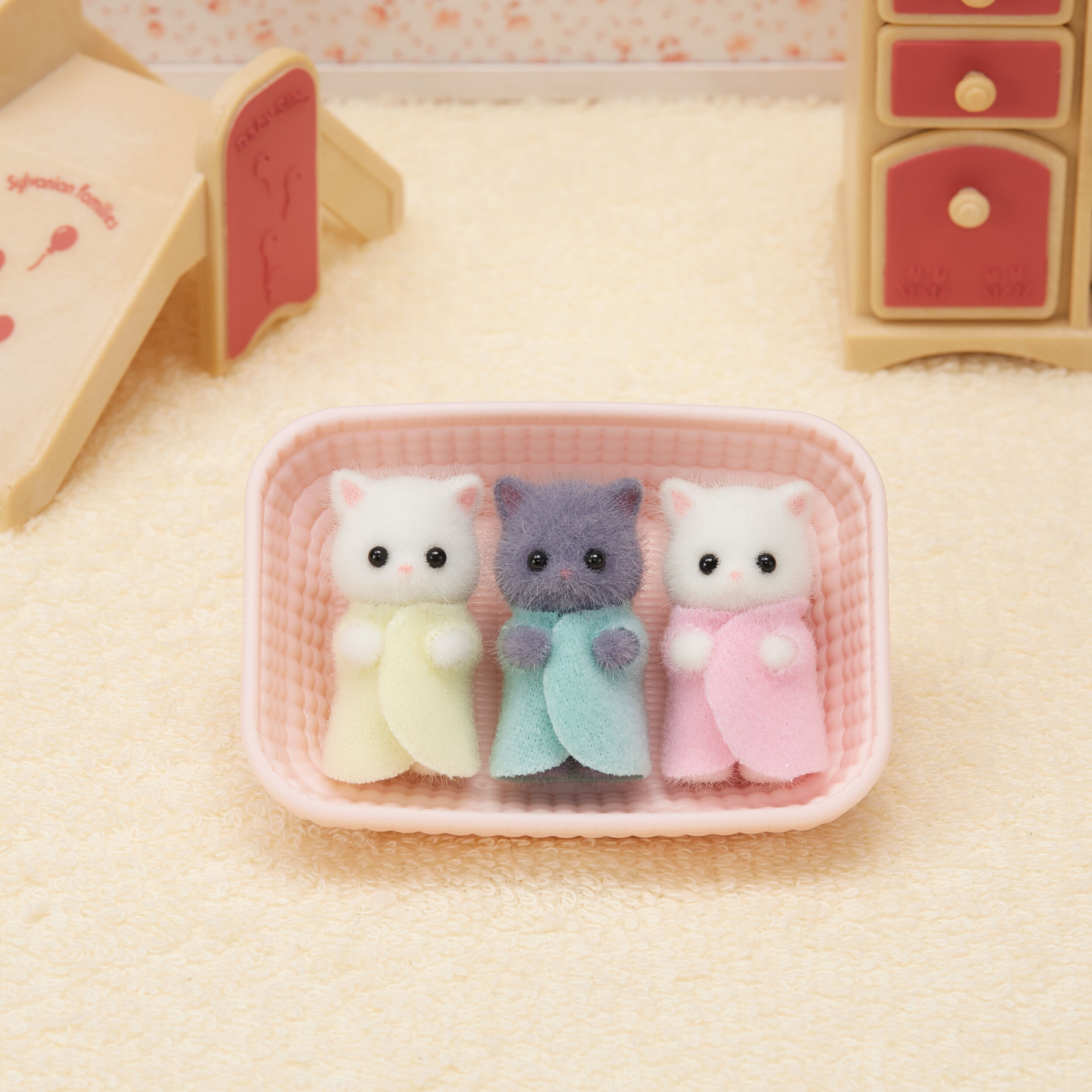 【１２体】シルバニア　ペルシャネコのみつごちゃん　小さい赤ちゃん Amazon | シルバニアファミリー 人形 【 ペルシャネコのみつご